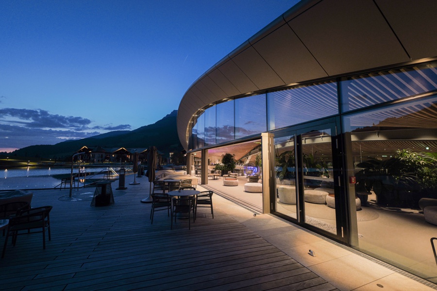 Atmosphere by Krallerhof zur blauen Stunde, beleuchtete Lounge